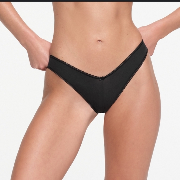 SKIMS-Fits EveryBody " PICOT TRIM TANGA" - Picture 1 of 5
